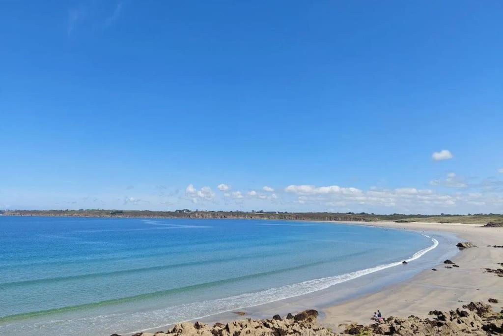 Belle Vue Pointe St Mathieu Avec Piscine Chauffee, 100 M Et Gr34 Casa de Férias *