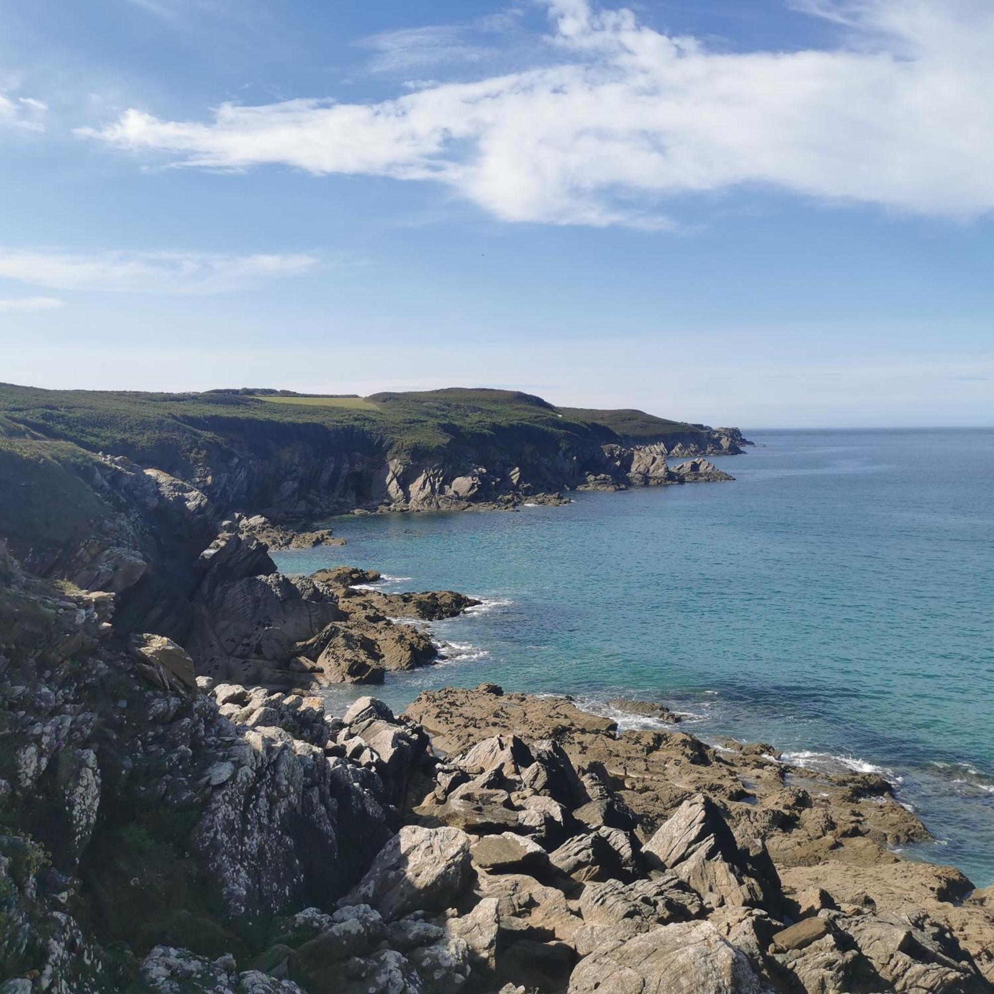Casa de Férias Belle Vue Pointe St Mathieu Avec Piscine Chauffee, 100 M Et Gr34