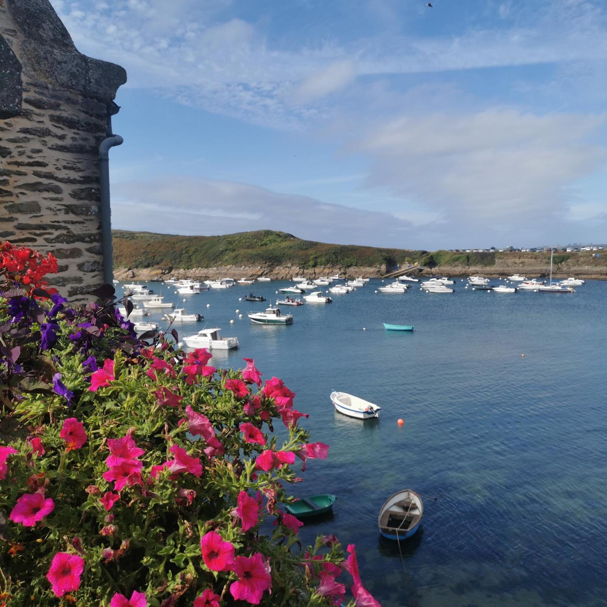 Belle Vue Pointe St Mathieu Avec Piscine Chauffee, 100 M Et Gr34 Casa de Férias Le Conquet